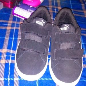 Unisex Toddler Puma Velcro Tennis shoes